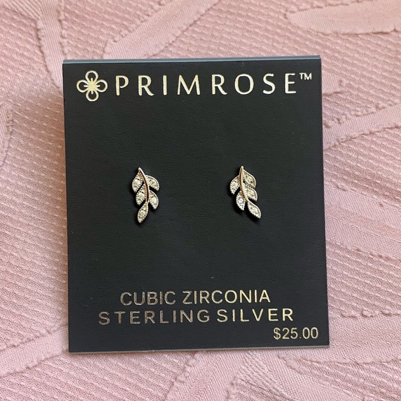 PRIMROSE Jewelry - • FINAL PRICE // Sterling Silver Leaf Earrings •